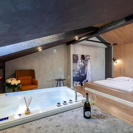 Royal Vip Jacuzzi Apart 利沃夫 外观 照片
