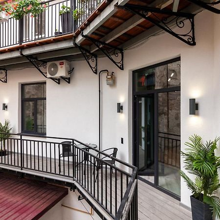 Royal Vip Jacuzzi Apart 利沃夫 外观 照片