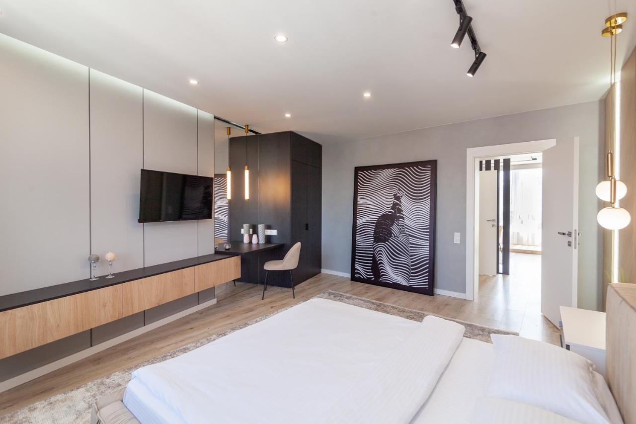 Royal Vip Jacuzzi Apart 利沃夫 外观 照片