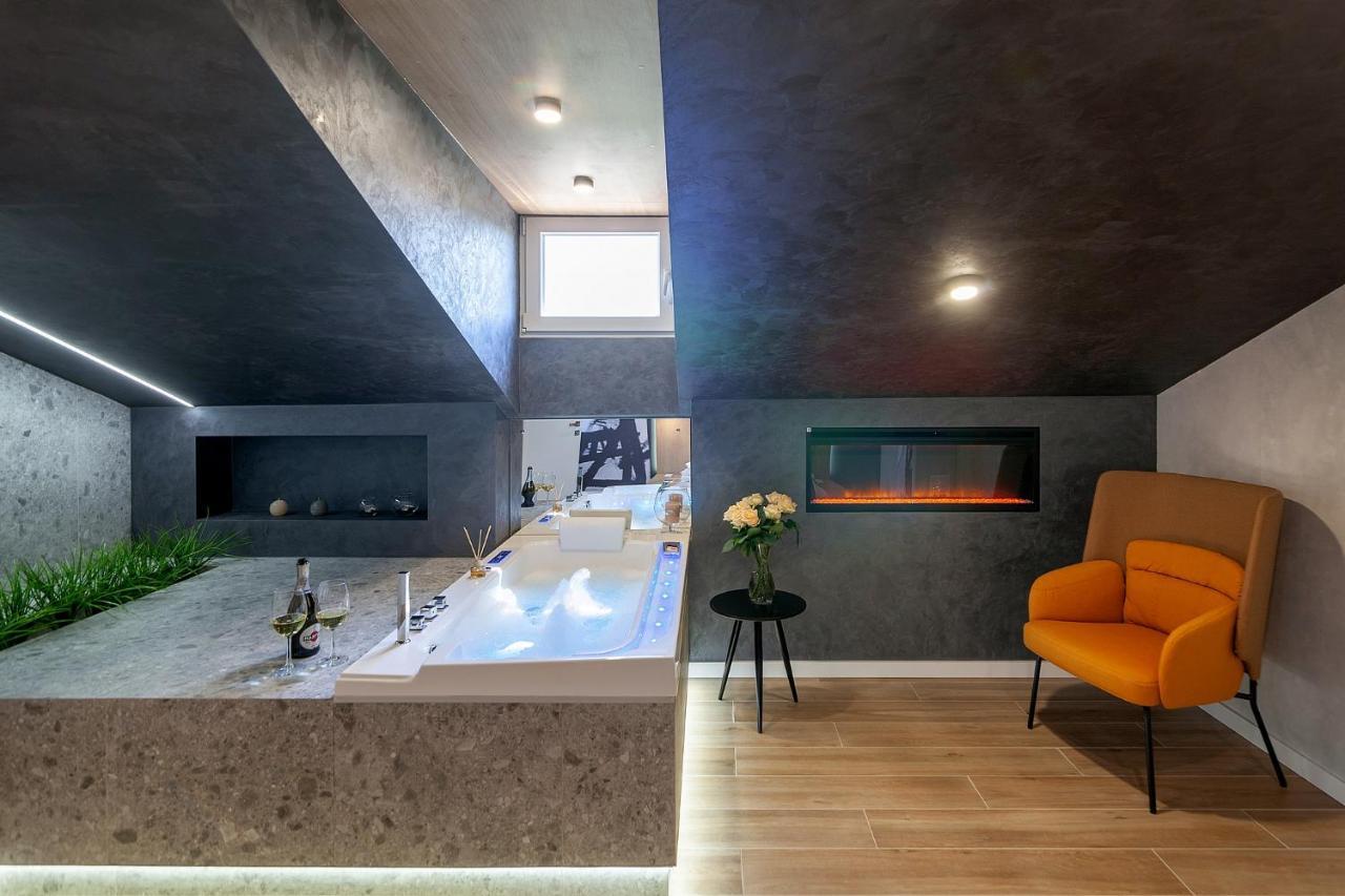 Royal Vip Jacuzzi Apart 利沃夫 外观 照片