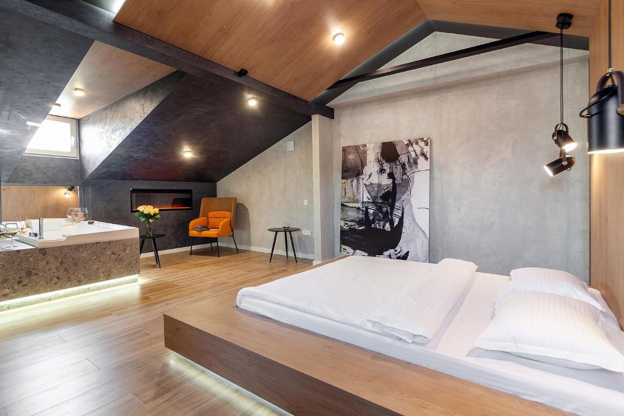 Royal Vip Jacuzzi Apart 利沃夫 外观 照片