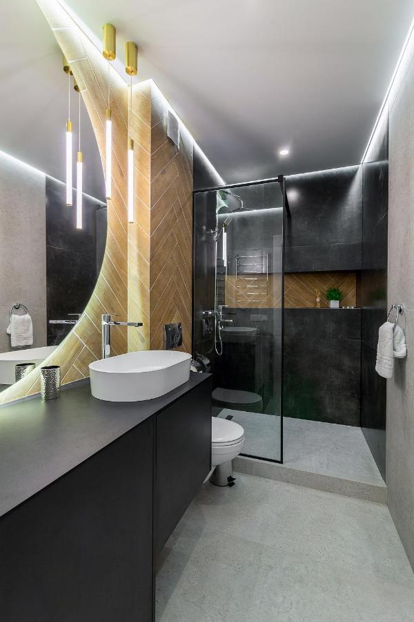 Royal Vip Jacuzzi Apart 利沃夫 外观 照片