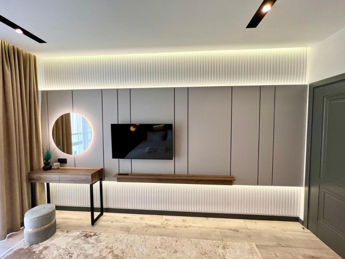 Royal Vip Jacuzzi Apart 利沃夫 外观 照片