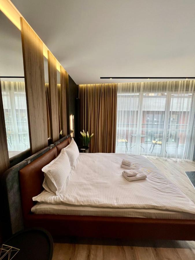 Royal Vip Jacuzzi Apart 利沃夫 外观 照片