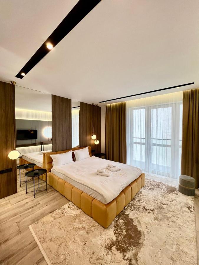 Royal Vip Jacuzzi Apart 利沃夫 外观 照片