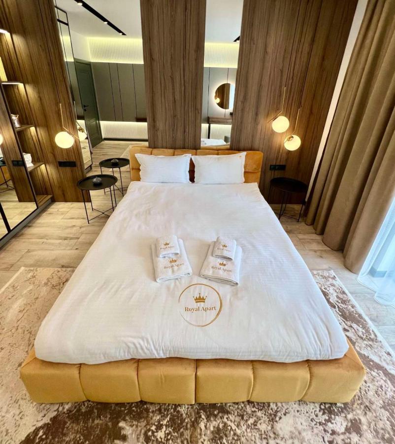 Royal Vip Jacuzzi Apart 利沃夫 外观 照片
