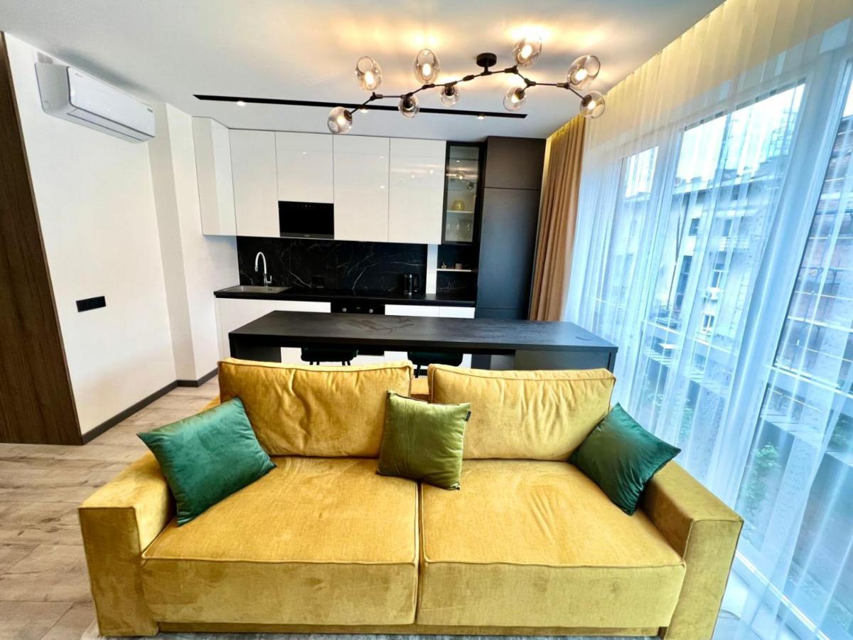 Royal Vip Jacuzzi Apart 利沃夫 外观 照片