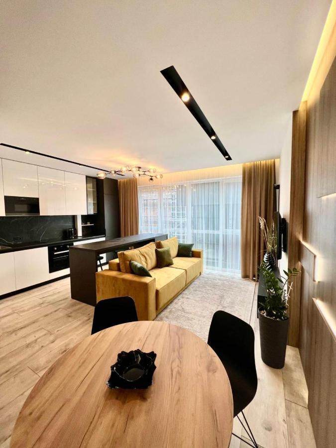 Royal Vip Jacuzzi Apart 利沃夫 外观 照片