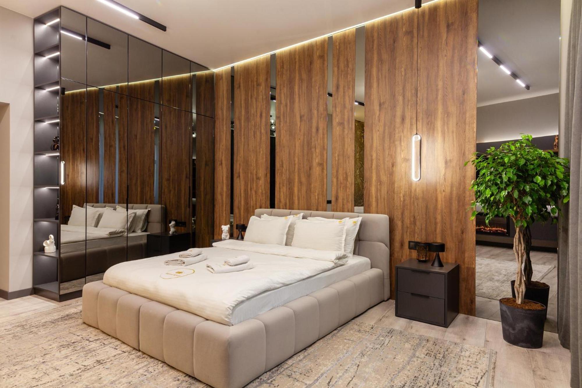 Royal Vip Jacuzzi Apart 利沃夫 外观 照片