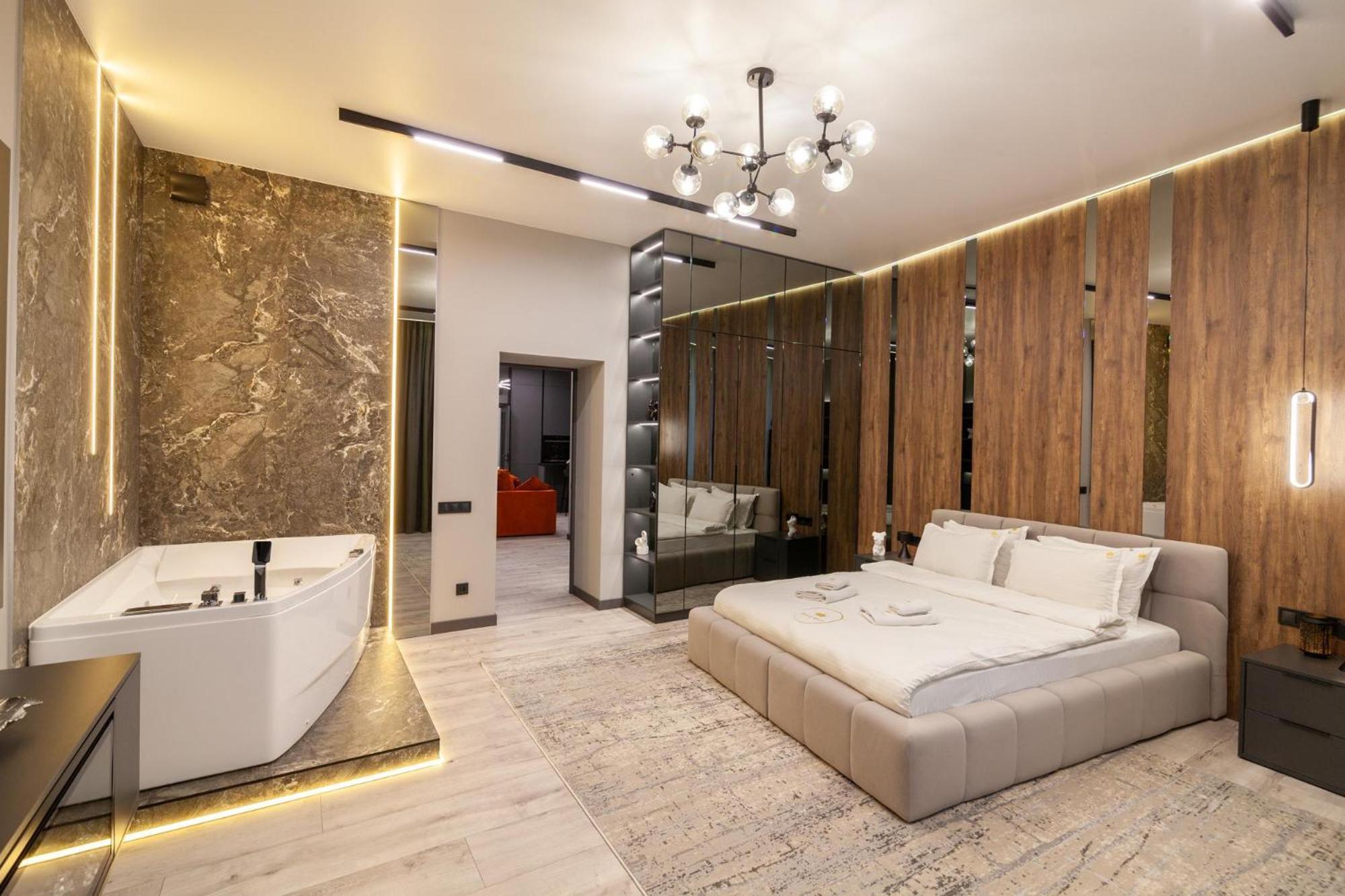 Royal Vip Jacuzzi Apart 利沃夫 外观 照片